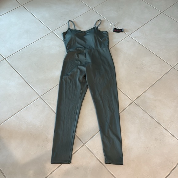 NWT medium green pants romper jumpsuit 853 - Picture 2 of 5